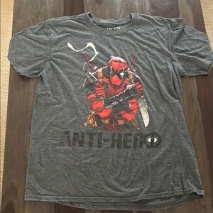 Marvel Deadpool anti-hero graphic T-shirt